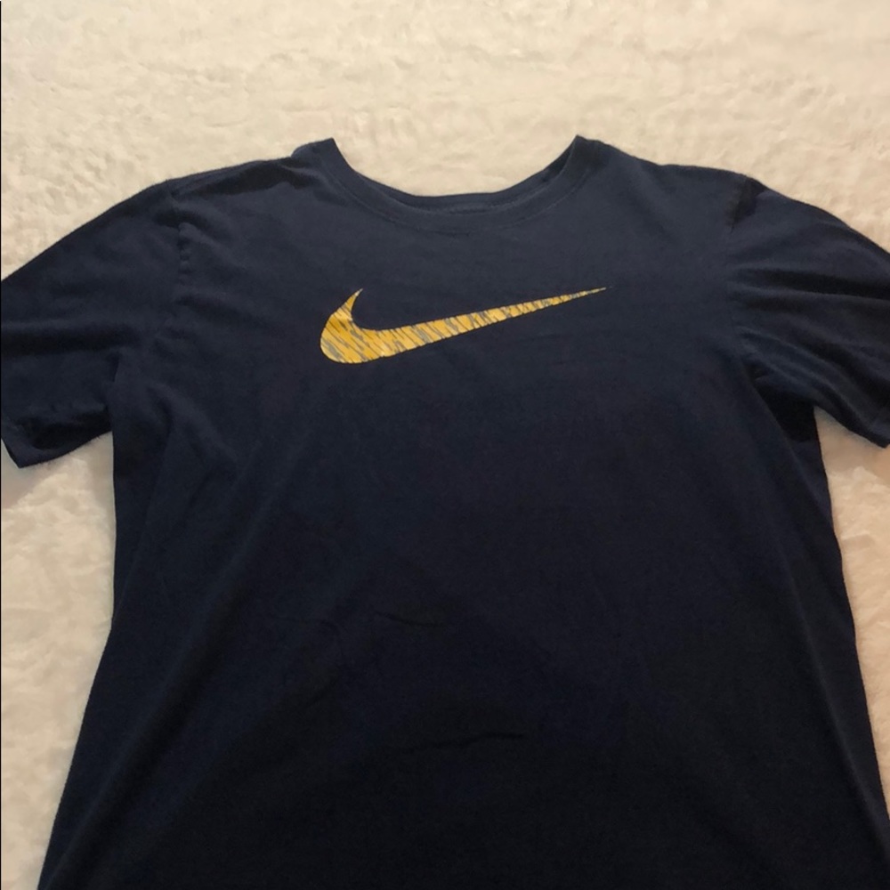 Nike men’s shirt